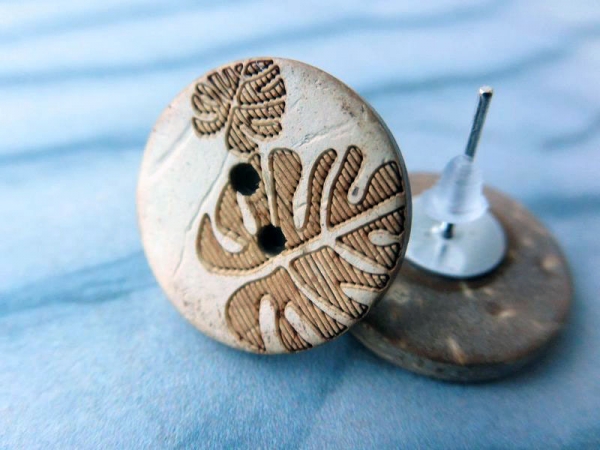 Kokos Ohrstecker mit Blattgravur Holz Natur